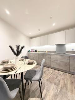 Skyline View Apartments - City Lights & Skyline Heights - Barking - 4