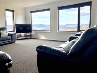 Large House, Centrally Located With Amazing Views - Lenah Valley - 7