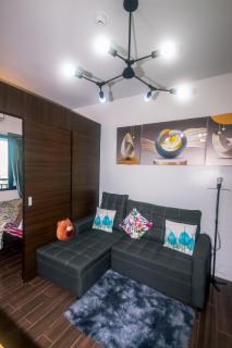 Cozy Crash Pad A Laughter Friendly Makati 2270 Gym swim park 300 mbps - Manila - 3