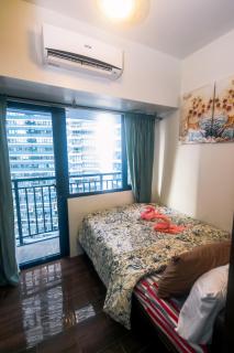Cozy Crash Pad A Laughter Friendly Makati 2270 Gym swim park 300 mbps - 4