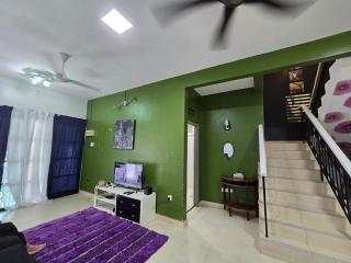 Damansara Kuantan Guest House - - 0
