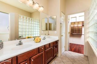 Where Luxury Meets Serenity Your Dream Getaway - Chandler - 4