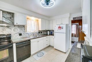 15 Mi to Dtwn Detroit Cozy Family Home with Yard! - 9