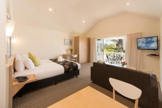 Boathouse Resort Studios and Suites - 9