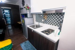 Cozy Crash Pad B Laughter friendly Makati 2271 Gym Swim Park 300 - Manila - 4