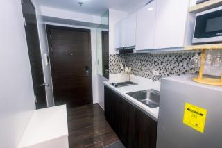 Cozy Crash Pad C Laughter Makati 2272 Swim Gym Park Internet 300 - Manila - 3