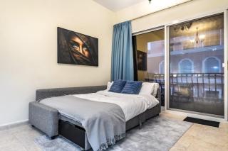 Spacious 1-BR Opposite Mall with Huge Pool & Gym - 9