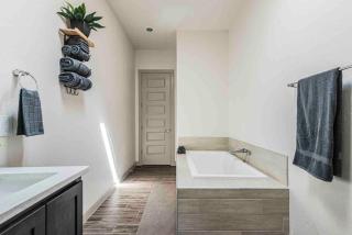 Modern Home w4BR Next to Netflix, Airport, Casino - Albuquerque - 6