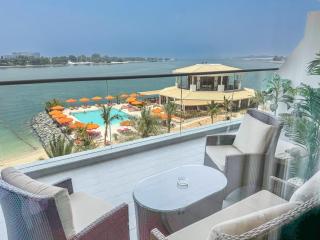 StayShort - Peaceful and Airy 1-bedroom Apartment with the Palm beach view - 0