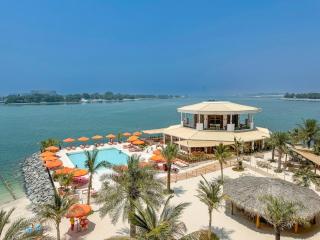 StayShort - Peaceful and Airy 1-bedroom Apartment with the Palm beach view - 9