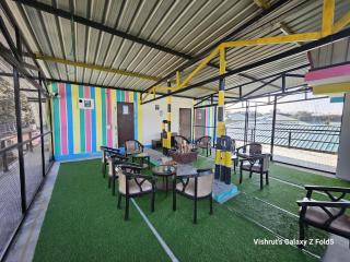 The Bunkk Inn Hotel & Restaurant - Mussoorie - 5