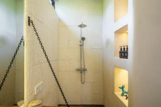 Exclusive 4BR Luxury Villa - Sauna & Home Cinema - 3