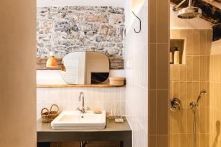 Vila Kobdilj 1835 Historic Homestead with Shared Courtyard - 5