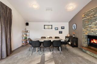 Closeburn LakeView House - 3