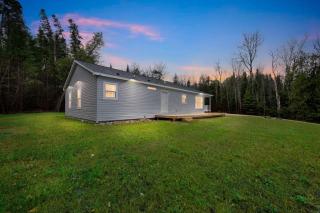 Lakeside Retreat with Beach Access home - Cheboygan - 5