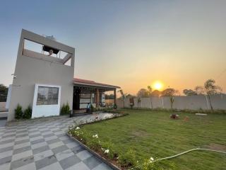 The Bourbon Estate - Mahirāvani - 0