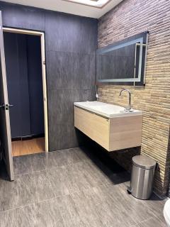 Li - Room for 4, Naradhiwas 4 - Bangkok - 3