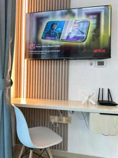 Stylish Studio with Stunning Marina Canal Views near to the Beach - 1