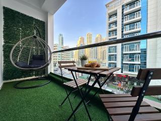 Stylish Studio with Stunning Marina Canal Views near to the Beach - 4