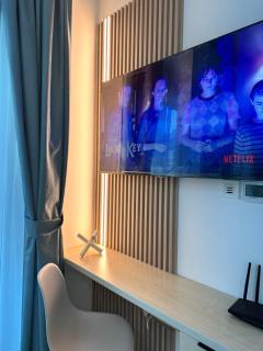 Stylish Studio with Stunning Marina Canal Views near to the Beach - 7