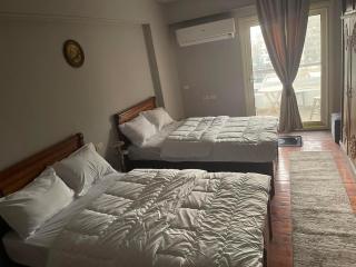 Luxury Family Apartment in Mohandessin , zamalik Cairo, Near Lebanon Sq- down Town - 5