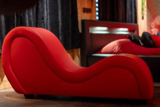 Love Room TENTATION - Découvrez le luxe d'un jacuzzi envoûtant et d'une atmosphère de pure séduction ! - Ornans - 5