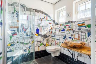Kunst Apartment, mit Hundertwasserbad und Terrasse, Hund willkommen! - Greetsiel - 8