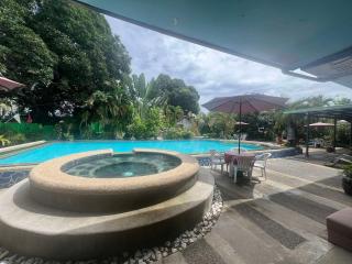 Ice Bear Bar & Tourist Inn - 2