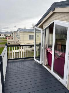 Homely Caravan With Decking At Manor Park, Hunstanton Ref 23036C - 8