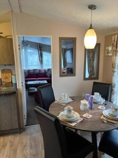 Homely Caravan With Decking At Manor Park, Hunstanton Ref 23036C - Hunstanton - 3
