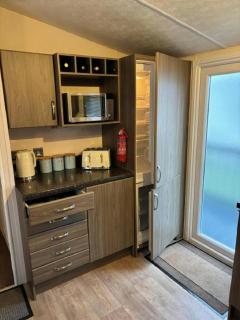 Homely Caravan With Decking At Manor Park, Hunstanton Ref 23036C - Hunstanton - 1