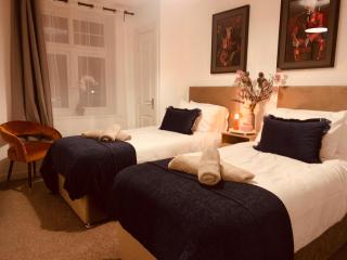 By Vale Contractor & Family Stay - 3