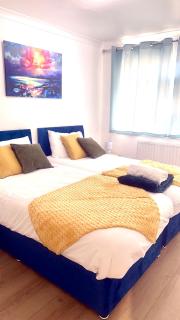 3 BEDROOM, FREE PARKING, WiFi, COSY, 5-BED HOUSE WITH GARDEN - Rainham - 5
