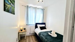 3 BEDROOM, FREE PARKING, WiFi, COSY, 5-BED HOUSE WITH GARDEN - Rainham - 7