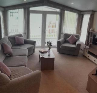 Stunning 6 Berth Caravan With Decking At Naze Marine Holiday Park Ref 17365Br - 8