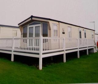 Stunning 6 Berth Caravan With Decking At Naze Marine Holiday Park Ref 17365Br - 1