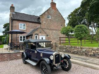 Character 3 Bed Peak District Farmhouse Near Alton Towers, Polar Bears, Chatsworth House - Cheadle - 0