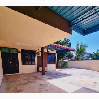 HomeStay with Serene Surrounding - Nibung Tebal - 0