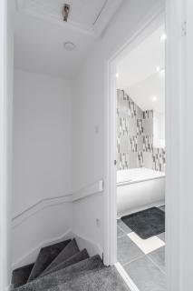 Modern Greenwich Townhouse - Thamesmead - 2