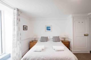 flat with Cornish charm, parking and garden - 1