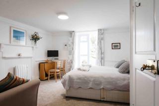flat with Cornish charm, parking and garden - 9