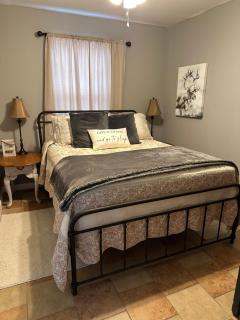 Little Southern Charm - - 7