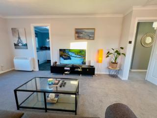 Chic & Cozy 2-Bed Flat in Glasgow - Free Parking - 7