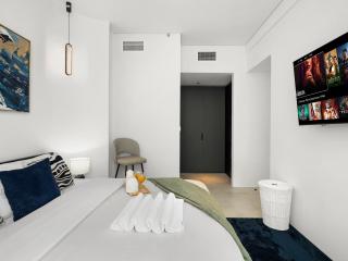 Luxurious 2BR Stay Marina View - 5
