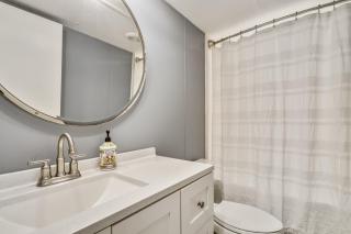 The Farmer's Cottage at Kings Crossing - Fredericksburg - 3