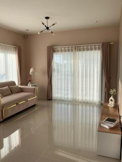 Minimalist Home 15 Mins to City - - 0