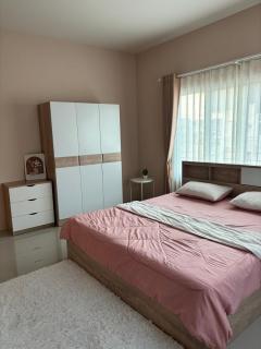 Minimalist Home 15 Mins to City - - 4