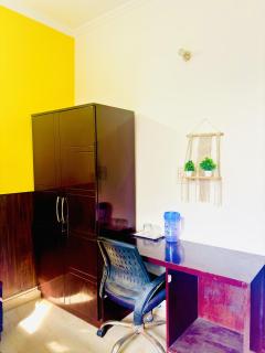 Cozy 1BHK for Couples & Family - Gurgaon - 4