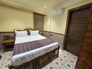 Hotel Surya Palace - Gandhinagar - 9