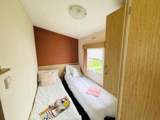 3 Bedroom 2 Bathroom Caravan Charlie Delta - Saint Osyth - 3